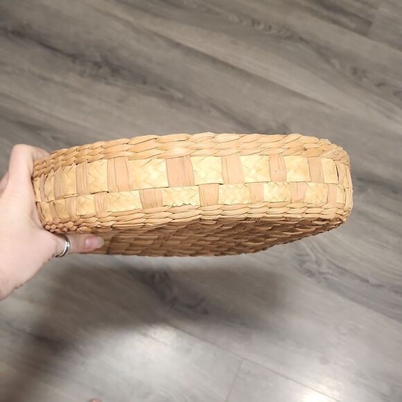 XL Oval Wicker Basket Decor - Picture 2 of 3